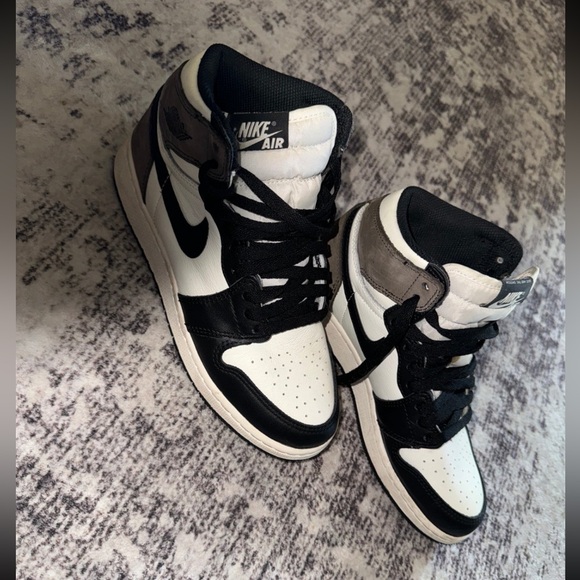 Jordan 1 Retro OG High Dark Mocha size 6y - Picture 1 of 11